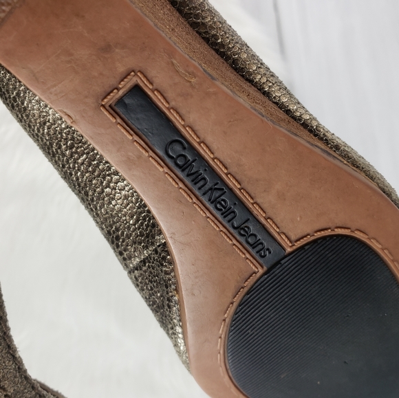 Calvin Klein Jeans Jayleen Gold Leather Wedge - Picture 11 of 12
